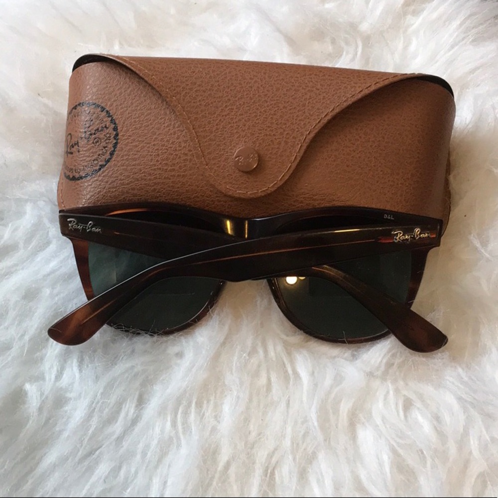 Vintage Ray Bans Wayfarer Classics w/ travel case!